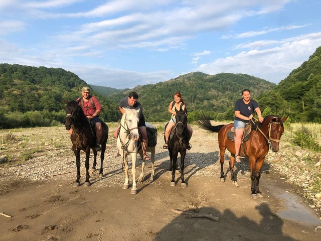 konnie-progulki21 Конные прогулки в Ялте районе в горах