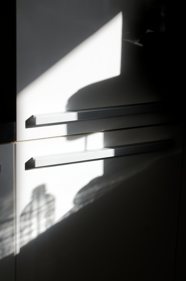 jorgen-larsen-hhs7h3b10oc-unsplash.jpg бытовая техника холодильник