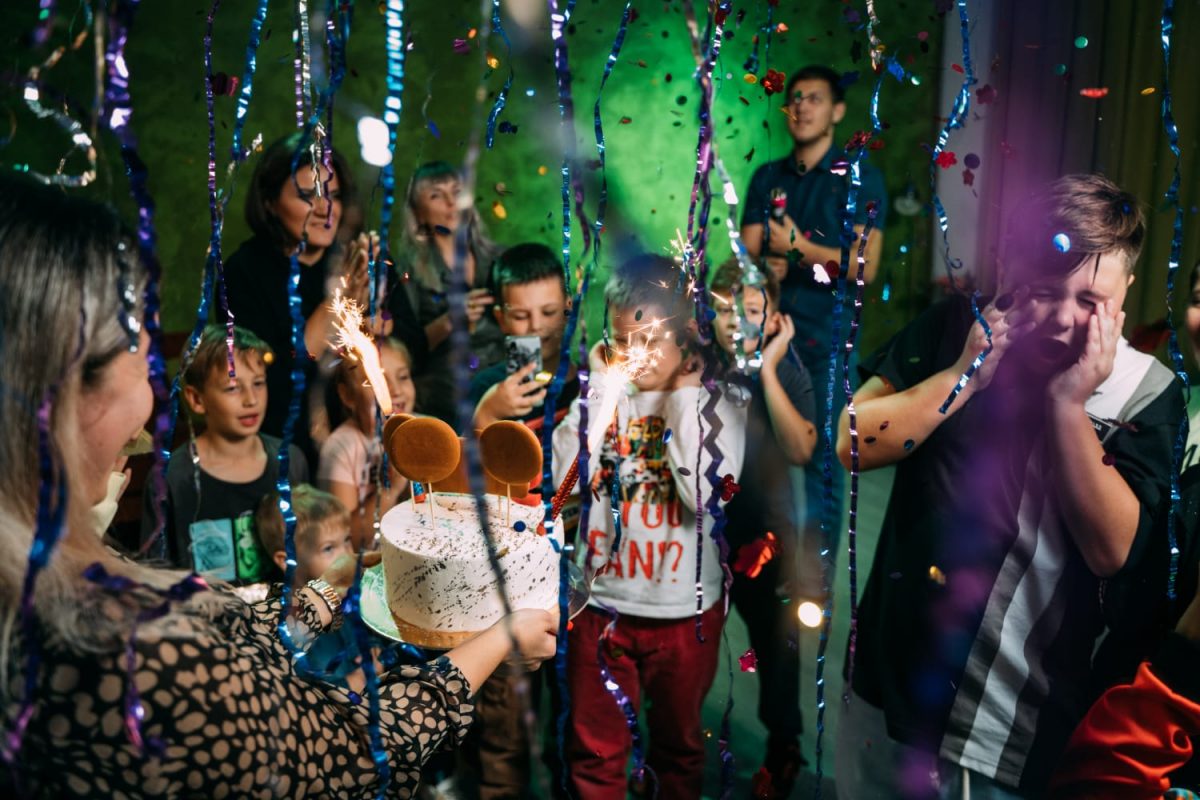 Вечернее шоу с серебряным и TikTok-контентом Вечернее шоу с серебряным и TikTok-контентом